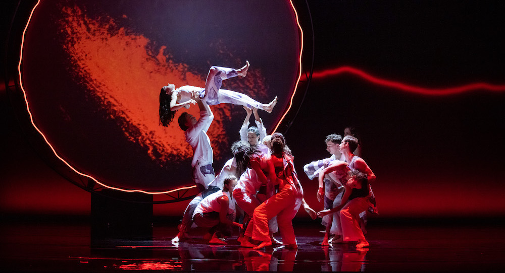 Dancers of The Australian Ballet and Australian Dance Theatre in Daniel Riley's 'THE HUM'. Photo by Daniel Boud.