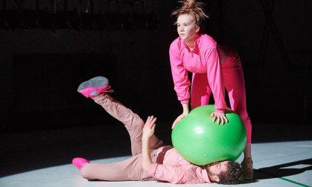 Dancers Rozemarijn Louwerse and Jack Wignall in Joshua Monten's 'Game Theory'. Photo by Jonas Kambli.